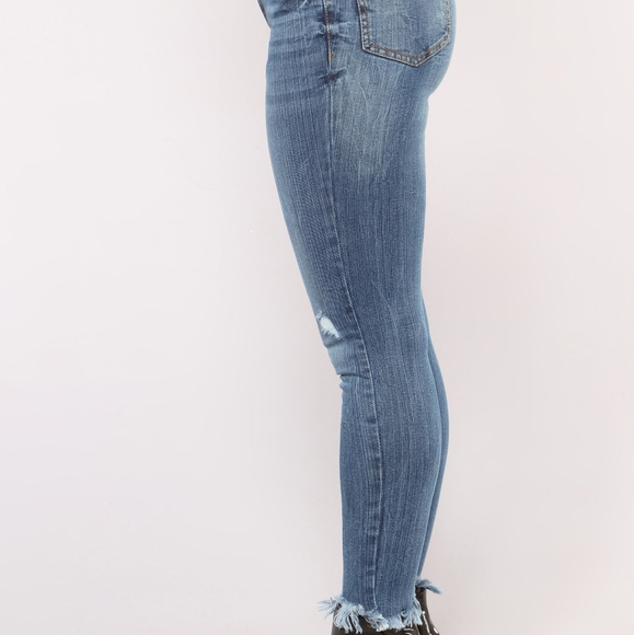 Medium wash high waist jeans 9 - Picture 3 of 8